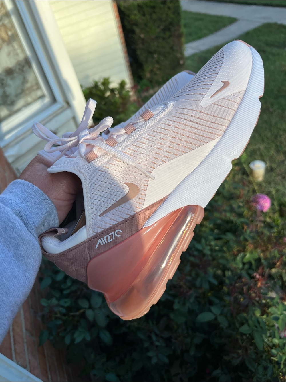 Nike AirMax 270
Streetwear
Lyfestyle/Athletic Shoes
Size 9.5 for Women